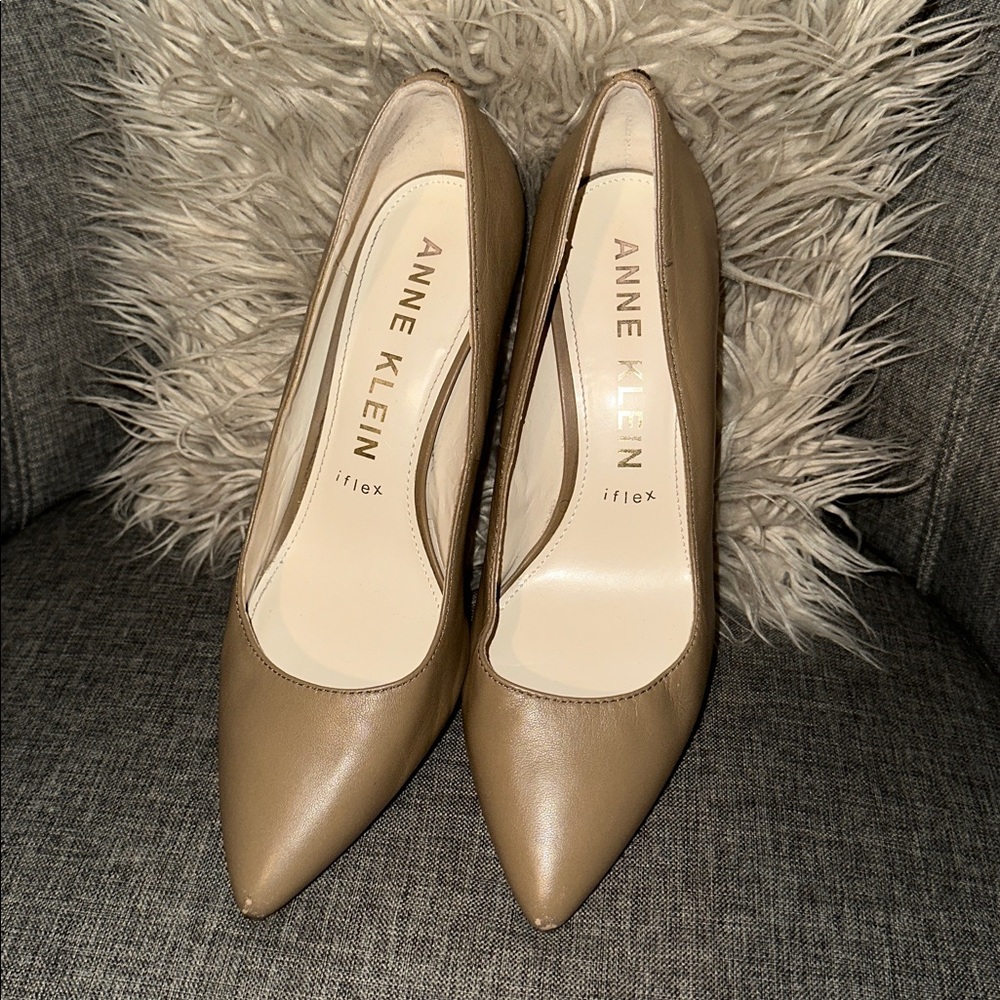 Anne Klein Beige Pumps - Picture 4 of 5
